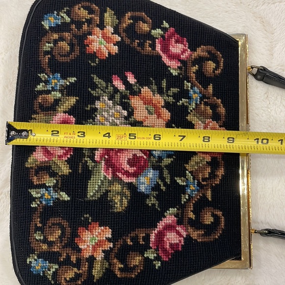 Large Vintage Embroidered Hand Bag With Kisslock - Picture 9 of 9